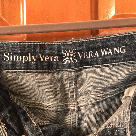 Simply Vera Wang distressed denim capris, great condition! - Picture 7 of 8